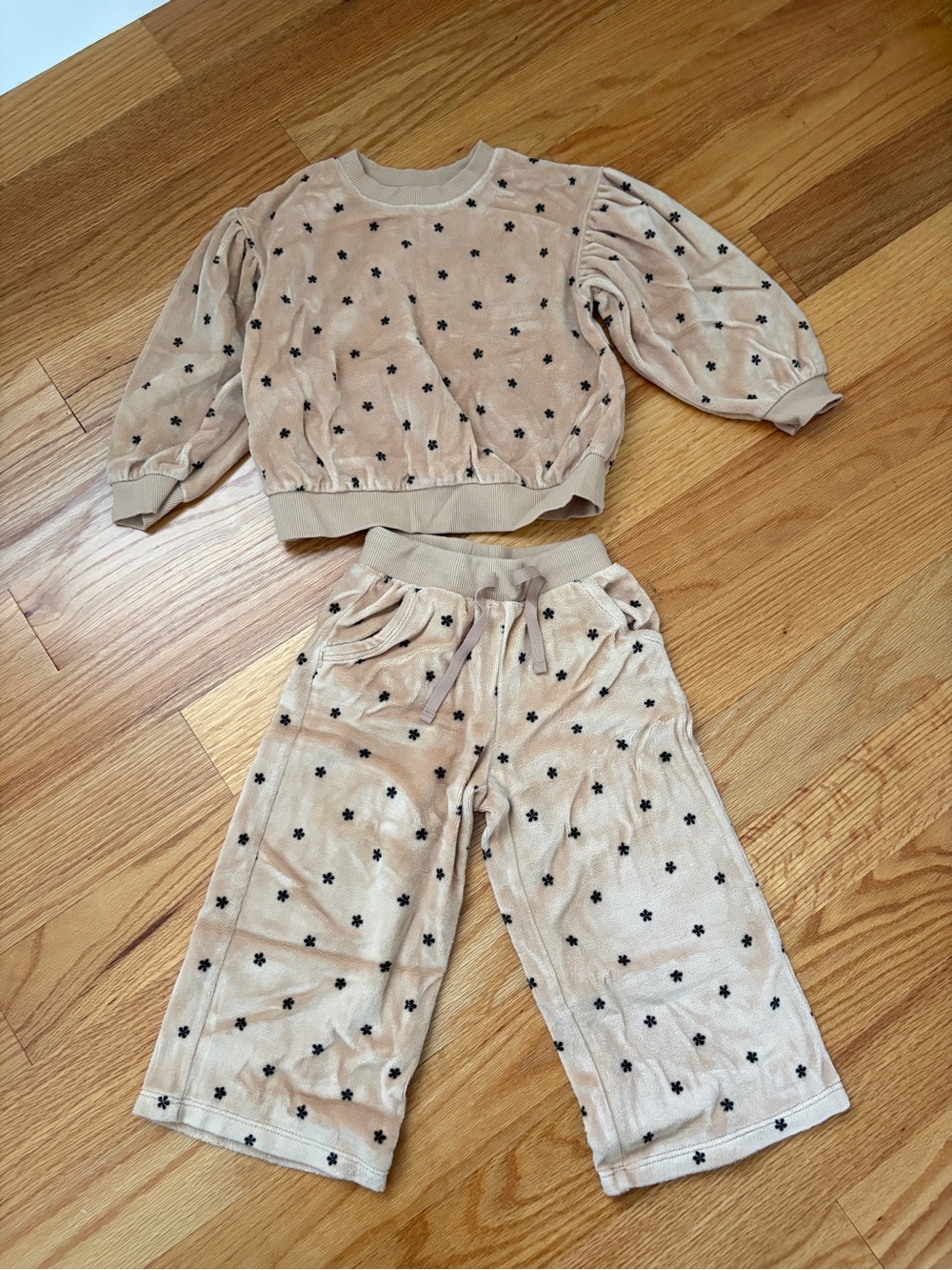 Cat & Jack Beige Flower Print Cozy Kids Set
